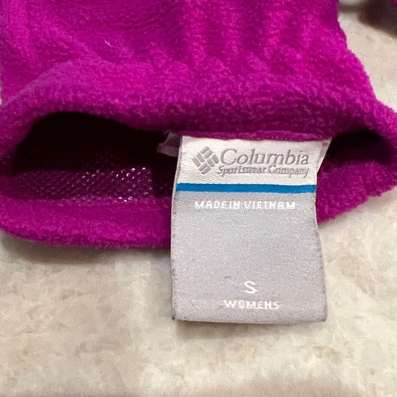 Columbia Magenta Fleece Gloves with Black Trim - Picture 2 of 2